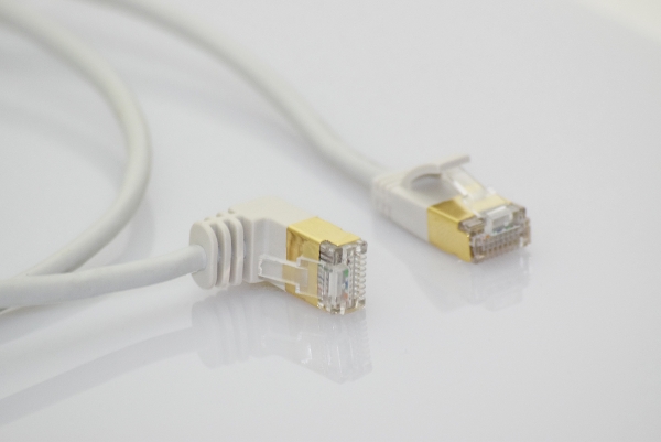wantecWire slim SSTP, CAT7 Kabel, Stecker CAT6a, d=4mm, gewinkelt 90° nach oben, grau, Länge: 3,00 m