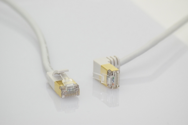 wantecWire slim SSTP, CAT7 Kabel, Stecker CAT6a, d=4mm, gewinkelt 90° nach unten, grau, Länge: 1,00 m